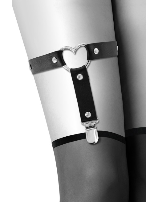 Jarretière noire avec coeur métal et rivets - CC6060090010 Jarretière noire avec coeur métal et rivets - CC6060090010